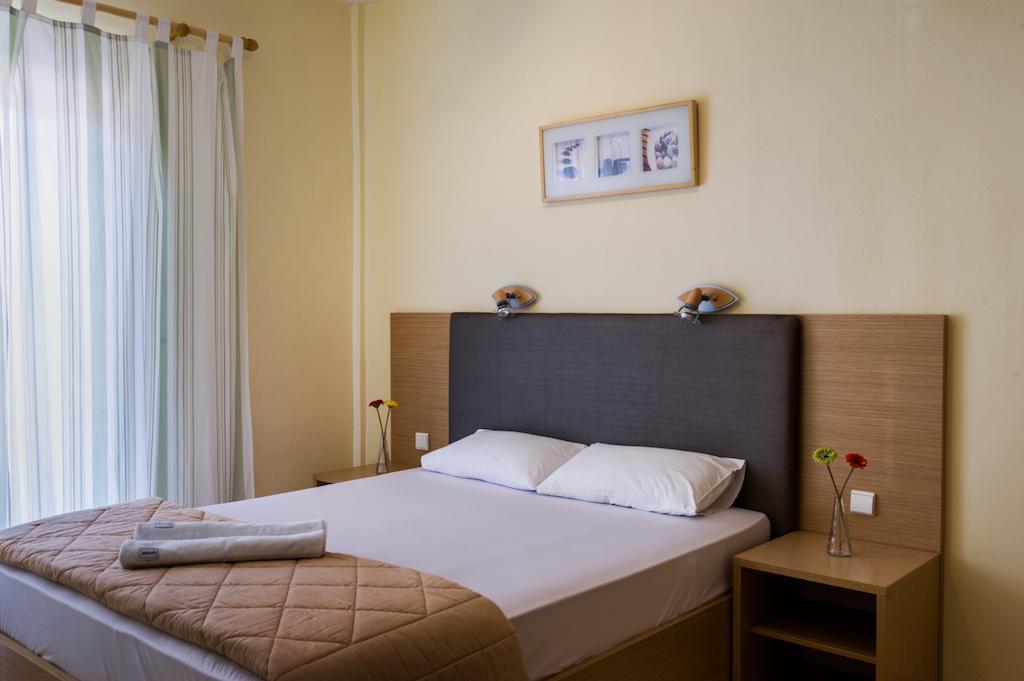 Nepheli Apartments And Studios Paralía Стая снимка