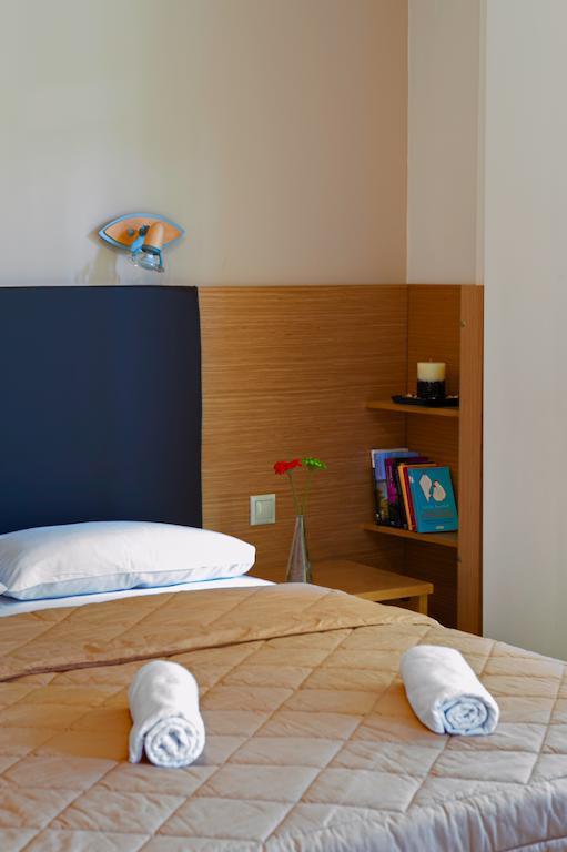 Nepheli Apartments And Studios Paralía Стая снимка