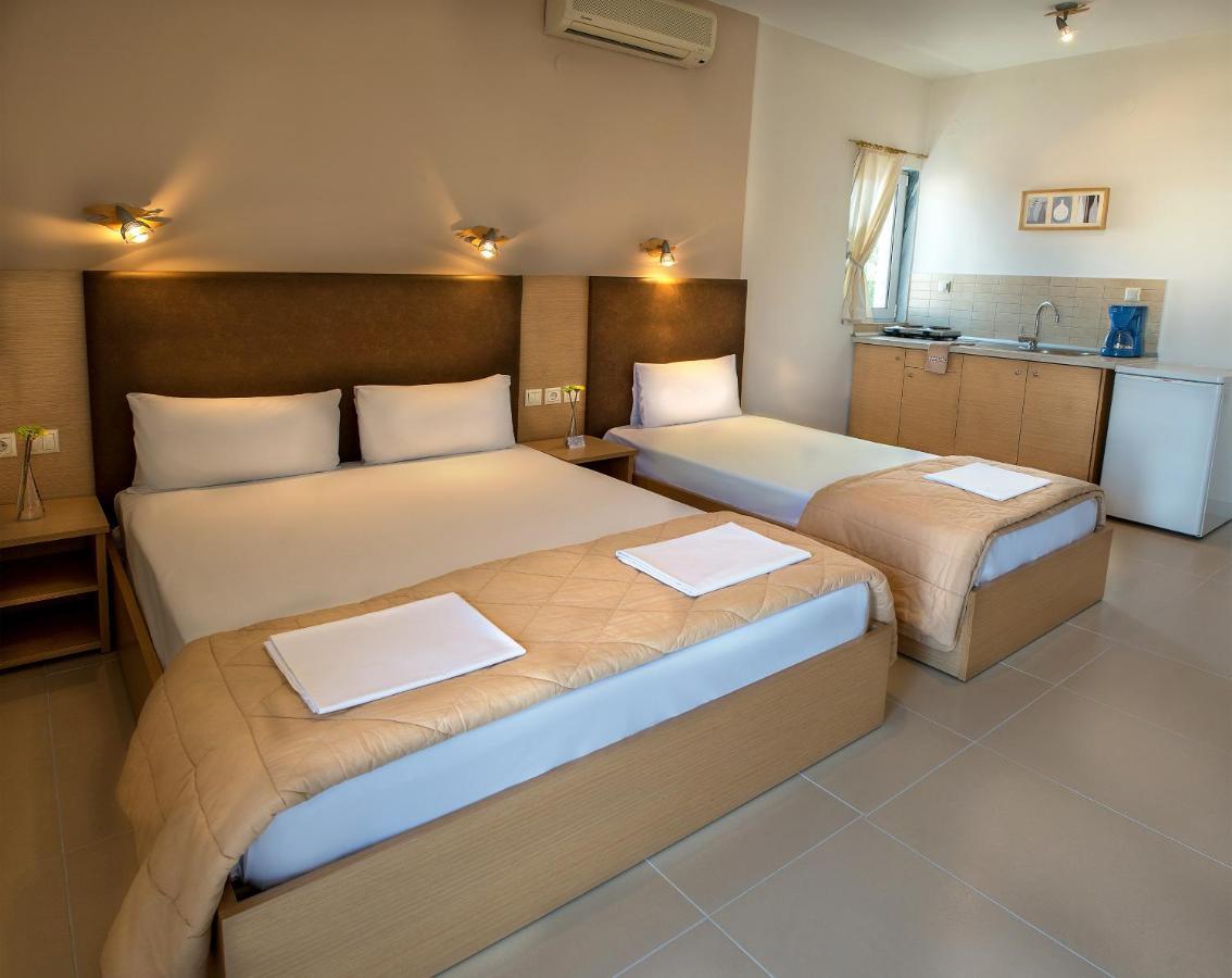 Nepheli Apartments And Studios Paralía Стая снимка